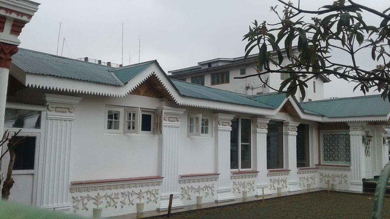 Royal Comfort Regency Hotel Srinagar  Exterior photo