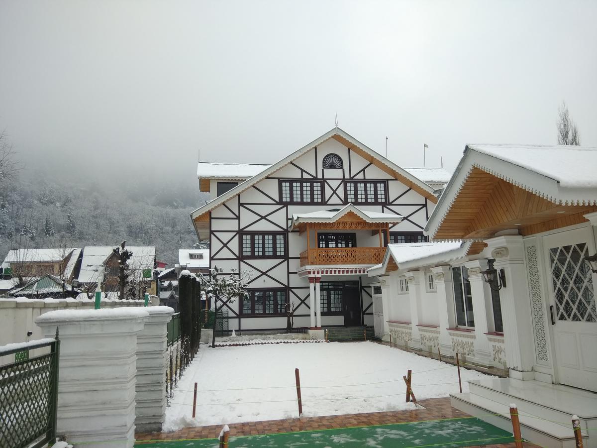 Royal Comfort Regency Hotel Srinagar  Exterior photo